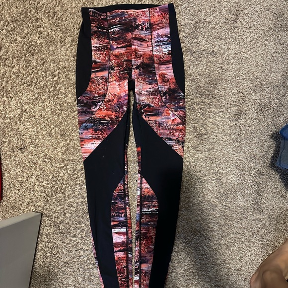 Lululemon leggings size 6 - Picture 2 of 3